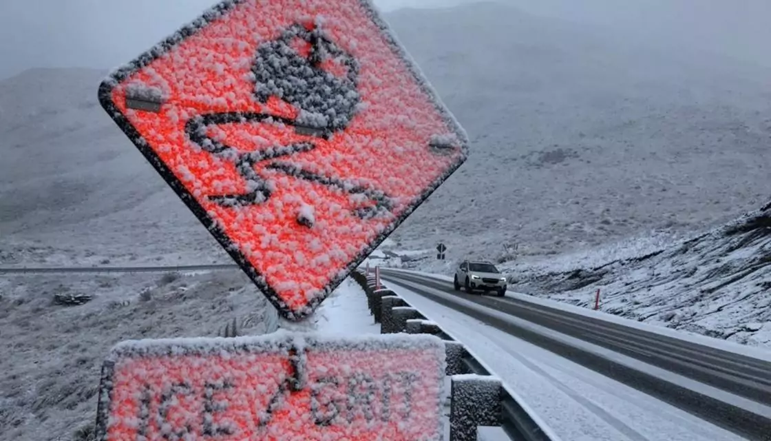 Lewis Pass re-opens following snow Friday morning