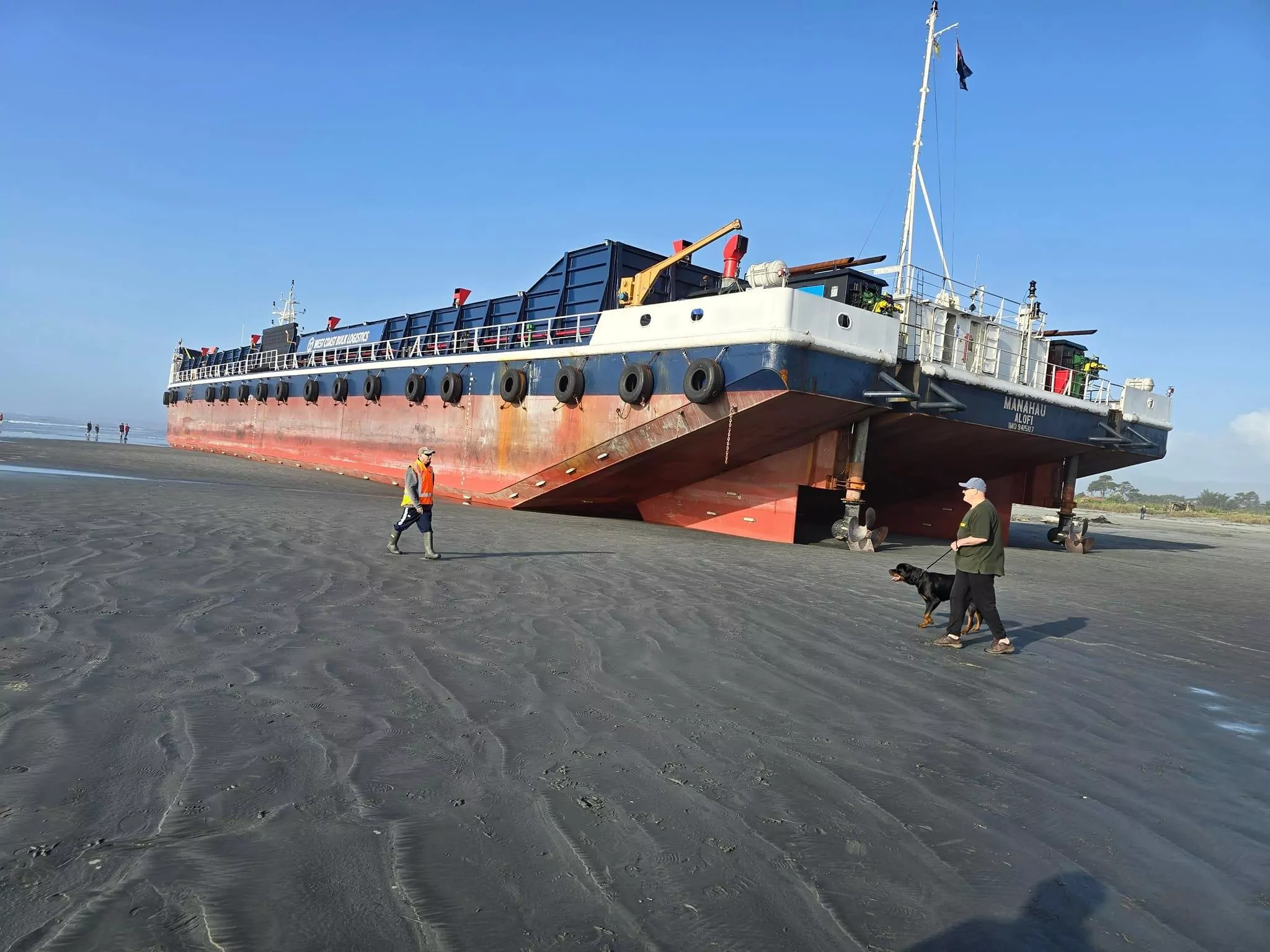 Work Underway to Stabilise Grounded Barge Manahau