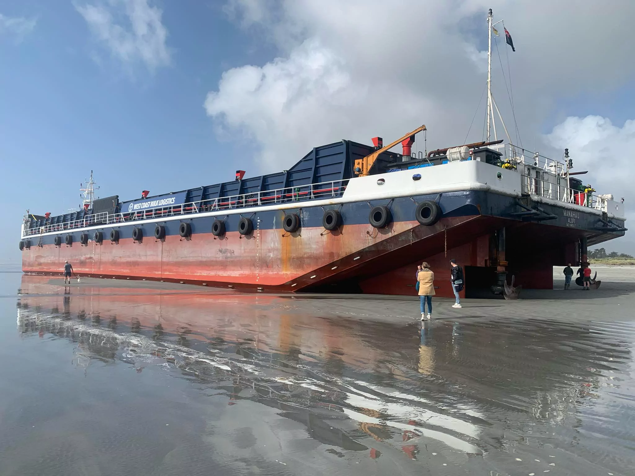 Transport Accident Investigation Commission opens inquiry into barge grounding on Carters Beach