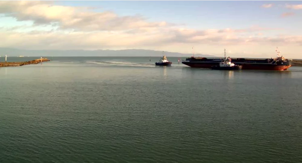 Barge refloated and towed to Nelson