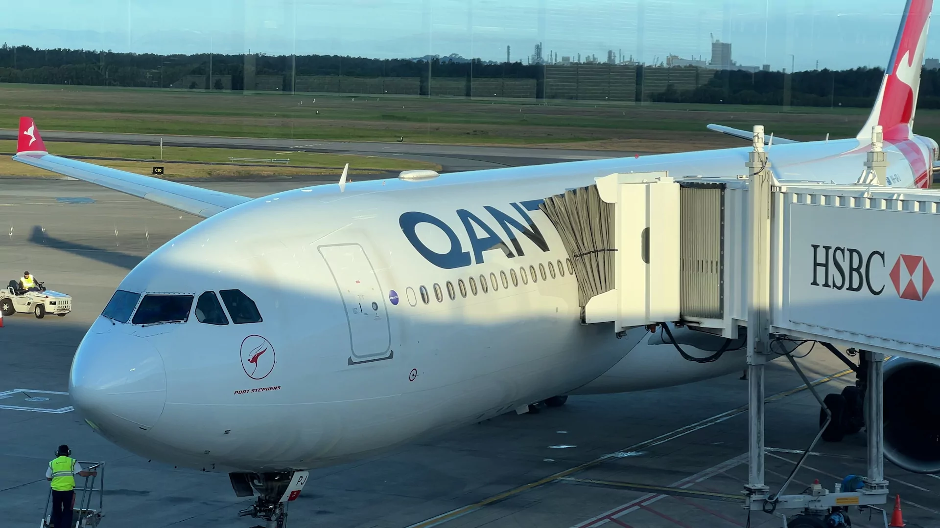 Qantas flight boarding at Brisbane Airport / Photo: Chris Lynch Media