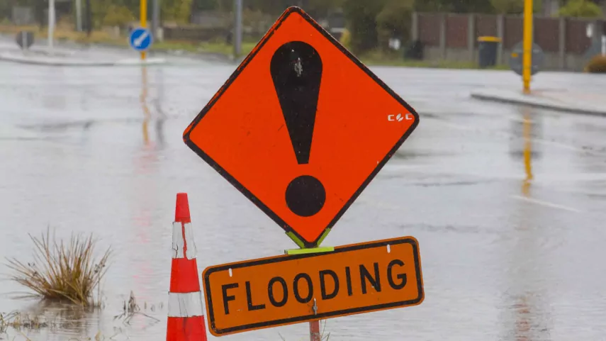 Drivers urged to take extra care following heavy rain and snow which trapped vehicles in Otago