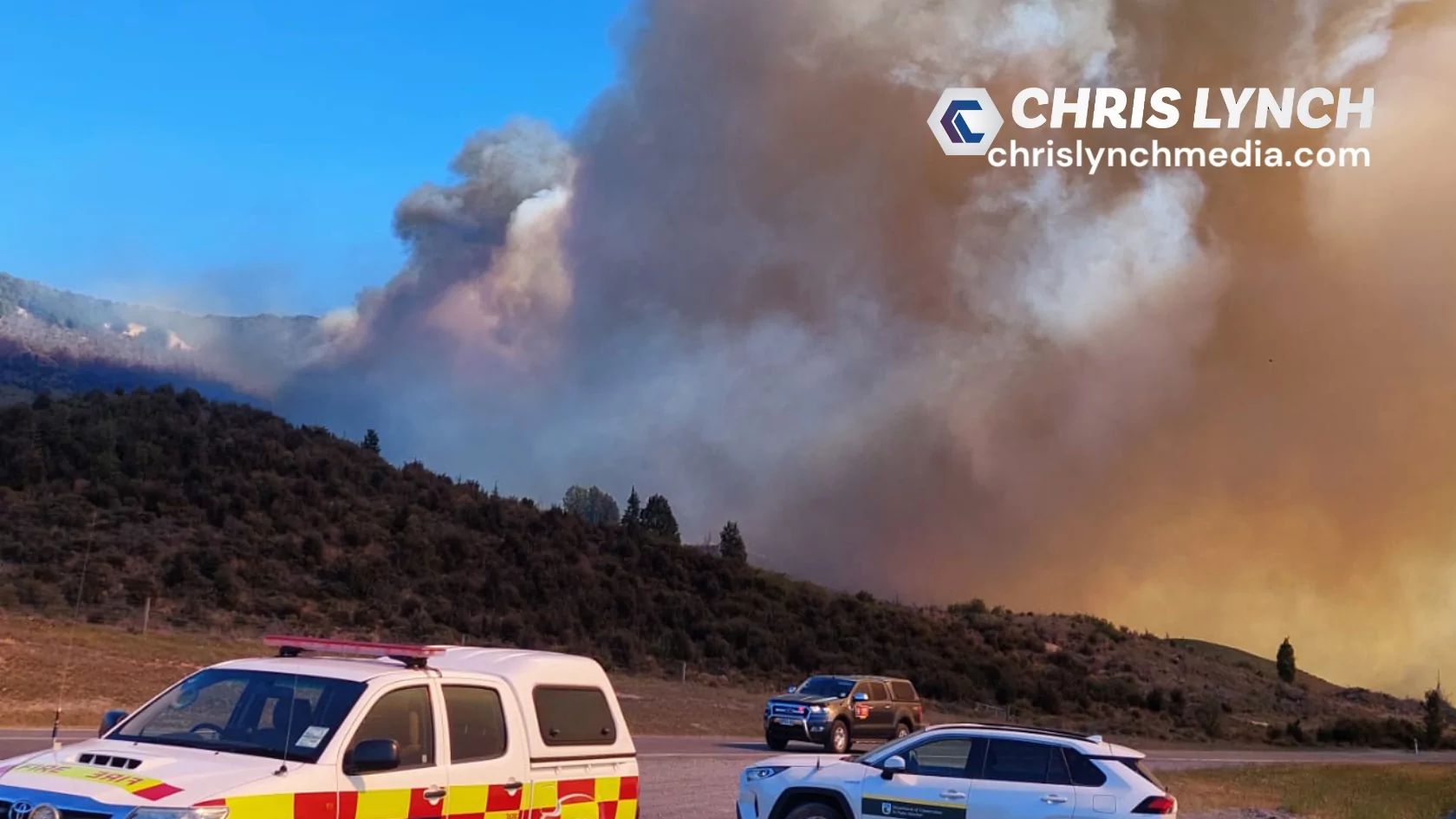 Large vegetation fire near Craigieburn continues to spread