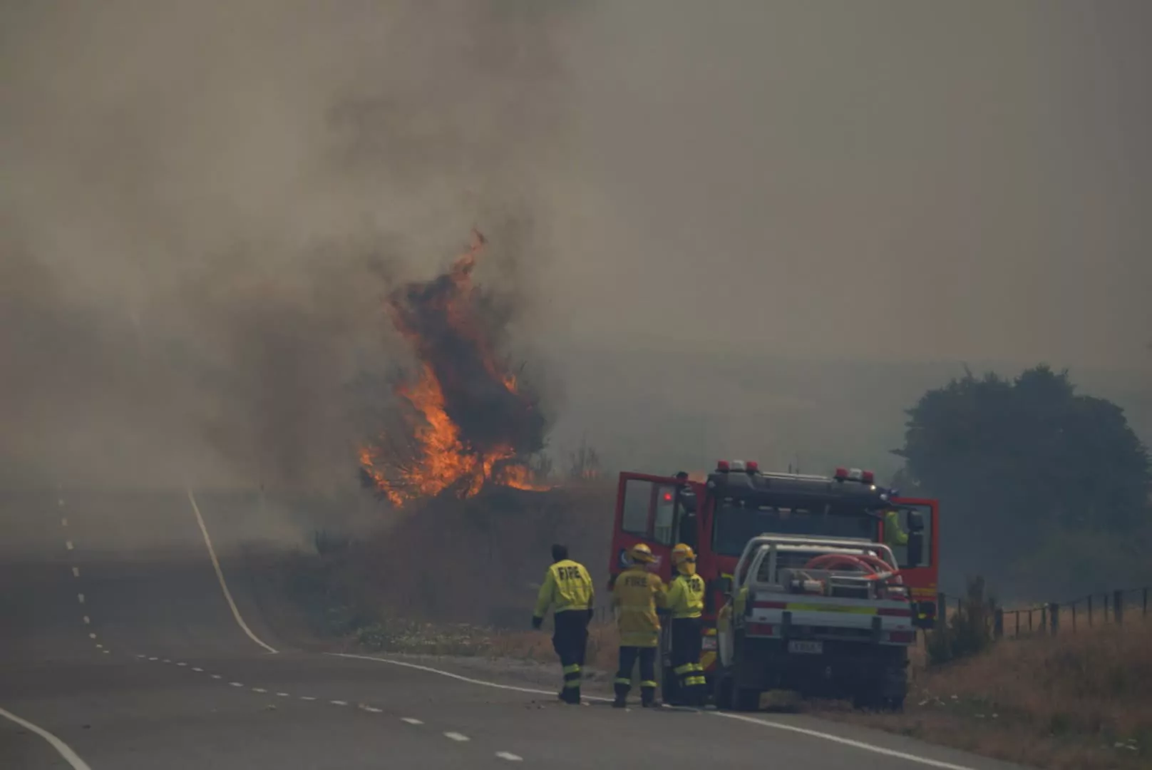 Firefighters to continue battling blaze overnight on Lewis Pass