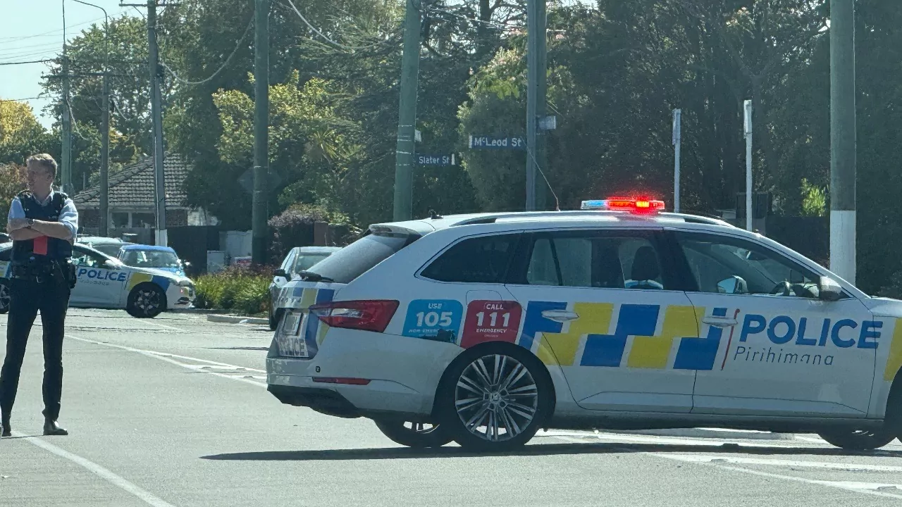 Armed police surrounded house in Richmond